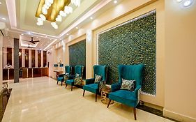 The Pearl Plaza Hotel In City Centre - Near New Delhi Railway Station