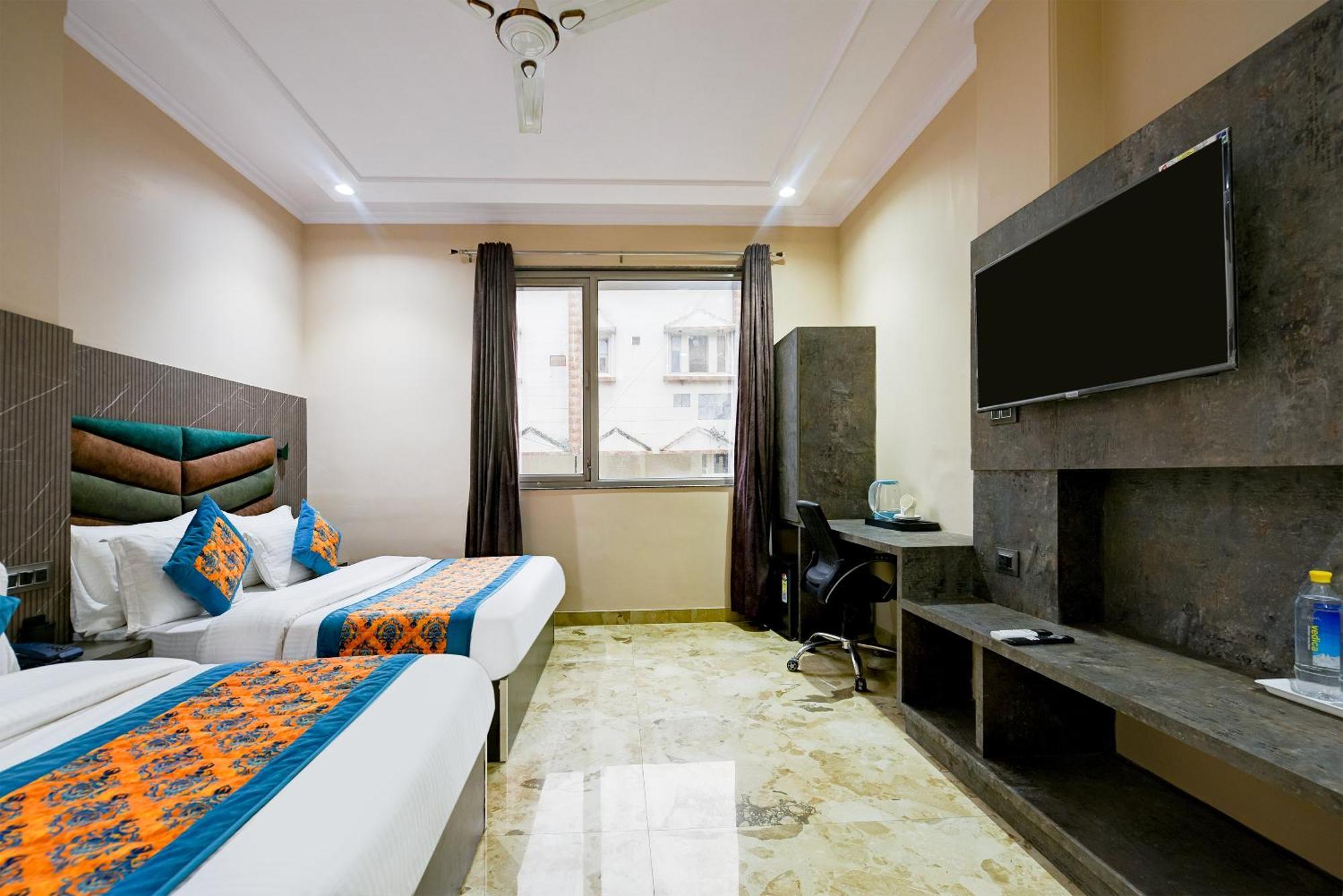 The Pearl Plaza Hotel In City Centre - Near New Delhi Railway Station Exterior photo